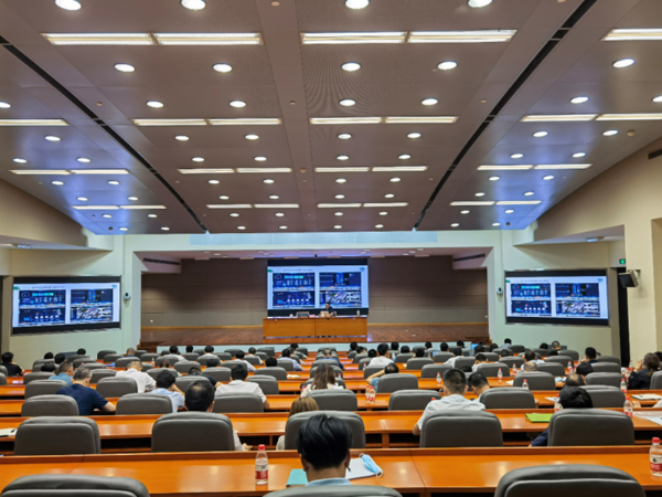 園區開展 SIP E企學堂”建筑樓宇節能培訓 黃晨東董事長應邀參加講座