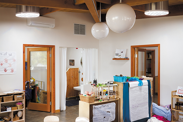 不用電的神奇照明裝置，讓陽光灑滿每一處黑暗的空間