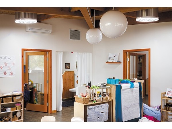 不用電的神奇照明裝置，讓陽光灑滿每一處黑暗的空間