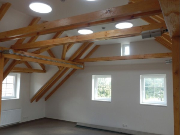 自然光才是建筑空間藝術的完美表達——Zvole多功能建筑