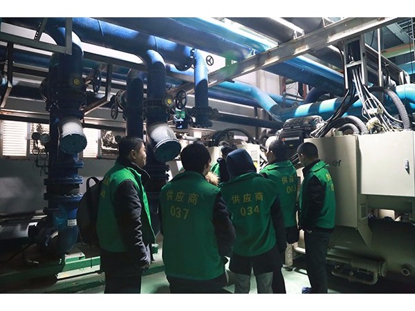 工廠陳舊中央空調能耗大，磁懸浮變頻機組給你理想的節(jié)能效益