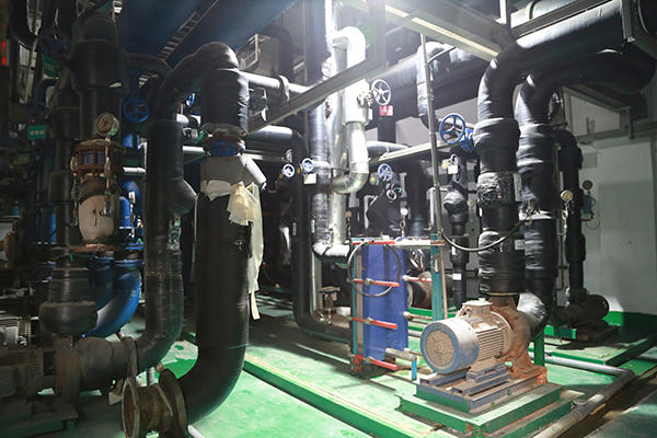 陳舊空調(diào)機(jī)房