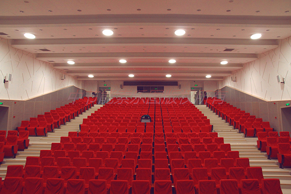 導(dǎo)光管采光系統(tǒng)在學(xué)校的應(yīng)用北京一師附小禮堂2